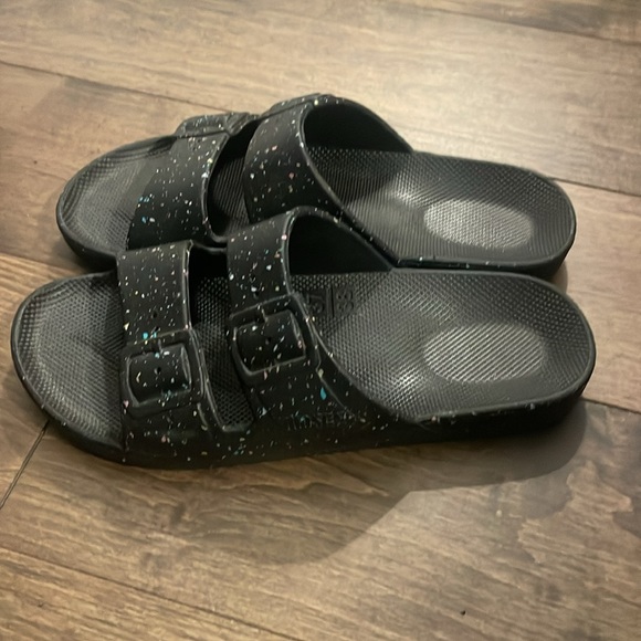 Freedom Moses speckled slides. - Picture 2 of 2